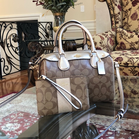 Authentic Coach signature handbag&wallet set - Picture 2 of 8